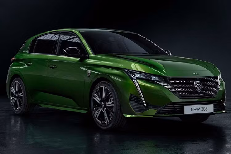 Cụ thể, Peugeot E-308 2023 mới sẽ được trang bị bộ pin 54 kWh, lớn hơn 4 kWh so với E-208. Bên cạnh đó, mẫu xe mới cũng sử dụng công nghệ pin mới cho phạm vi hoạt động tối đa lên đến 250 dặm (~ 400 km) theo chu trình thử nghiệm WLTP của châu Âu.