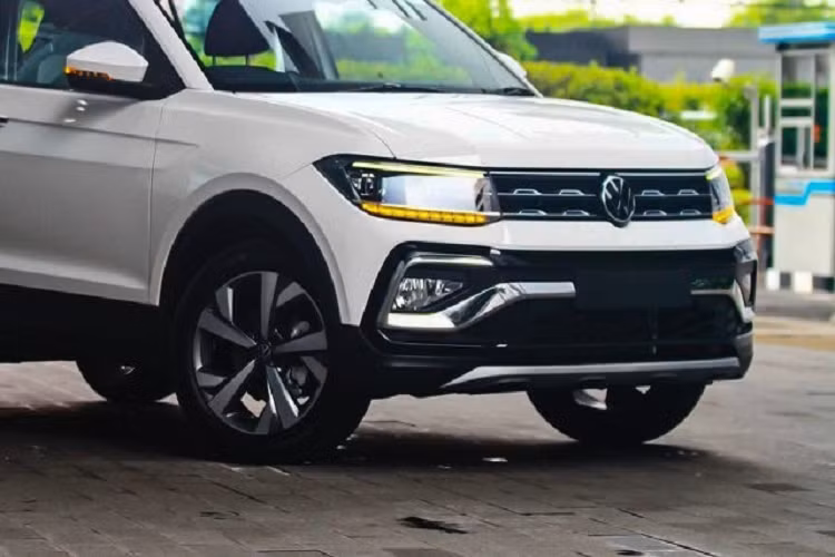 Ngoại trừ giá bán dự kiến và số phiên bản, tư vấn bán hàng không hé lộ thêm gì về những trang bị của Volkswagen T-Cross tại Việt Nam. Tuy nhiên chúng ta có thể nhìn vào xe tại Indonesia để tham chiếu bởi thị trường này cũng nhập khẩu T-Cross từ Ấn Độ.