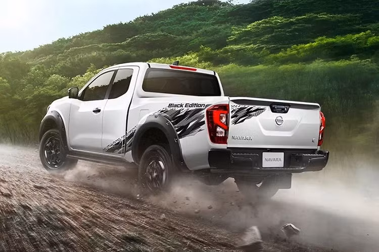 Tương tự phiên bản cũ, Nissan Navara 2022 tại Thái Lan vẫn có 3 cấu hình thân xe là Single Cab, King Cab và Double Cab. Đặc biệt, mẫu xe bán tải này còn được bổ sung phiên bản Black Edition mới.
