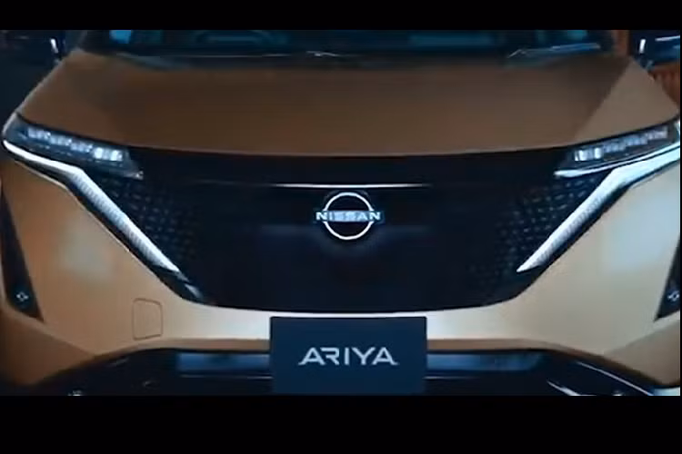 Nhân dịp Tết Âm lịch, Nissan Malaysia đã tung ra một đoạn video chào năm Nhâm Dần. Trong đoạn video này, hãng Nissan đã hé lộ một số mẫu xe mới sẽ ra mắt thị trường Malaysia trong năm nay. Một trong số đó có mẫu SUV thuần điện Nissan Ariya. Việc Nissan Ariya 2022 mới được bán tại thị trường Malaysia không có gì bất ngờ. Từ năm 2020, đã có thông tin không chính thức về việc mẫu SUV điện này được bán tại Malaysia.