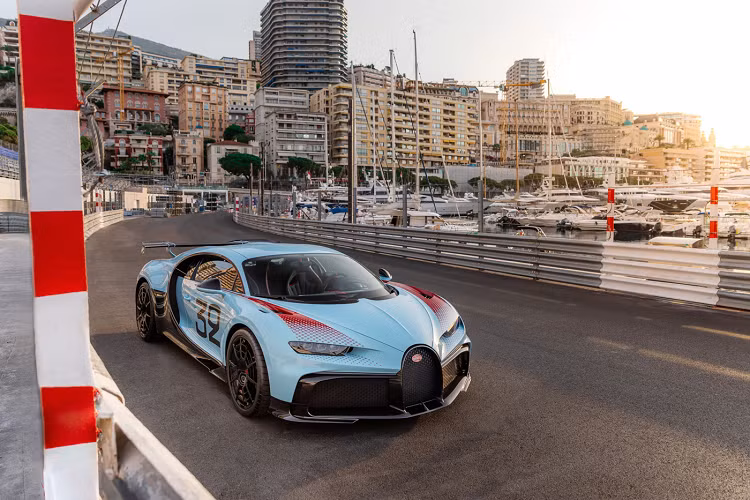 Sự kiện giới thiệu siêu xe iêu xe Bugatti Chiron Pur Sport Grand Prix này thực sự là một bối cảnh khá tốt để ra mắt công chúng chiếc xe này, đồng thời cũng là dịp phù hợp để cho mọi người thấy được khả năng cá nhân hóa của thương hiệu Hypercar Pháp.