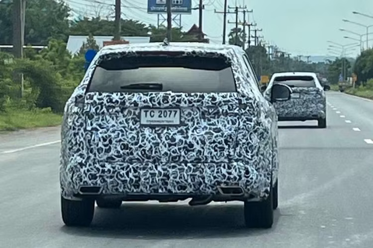 Tại thị trường Việt Nam, Honda CR-V là dòng xe được khách hàng đánh giá cao ở độ bền bỉ tiết kiệm, đi cùng với khả năng giữ giá cao trong phân khúc.