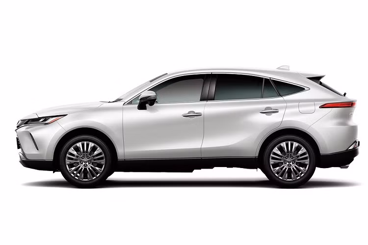 Ngay cả gói công nghệ an toàn chủ động Toyota Safety Sense của Toyota Venza 2023 cũng được nâng cấp với tính năng phát hiện phương tiện đang chạy tới khi xe rẽ phải ở giao lộ và tính năng phát hiện người đi bộ băng qua đường khi xe rẽ trái hoặc phải. Tại thị trường Nhật Bản, giá xe Toyota Venza 2023 khởi điểm từ 3,128 triệu Yên (khoảng 513 triệu đồng). Trong khi đó, Toyota Venza PHEV 2023 đắt nhất với giá 6,2 triệu Yên (1,01 tỷ đồng).