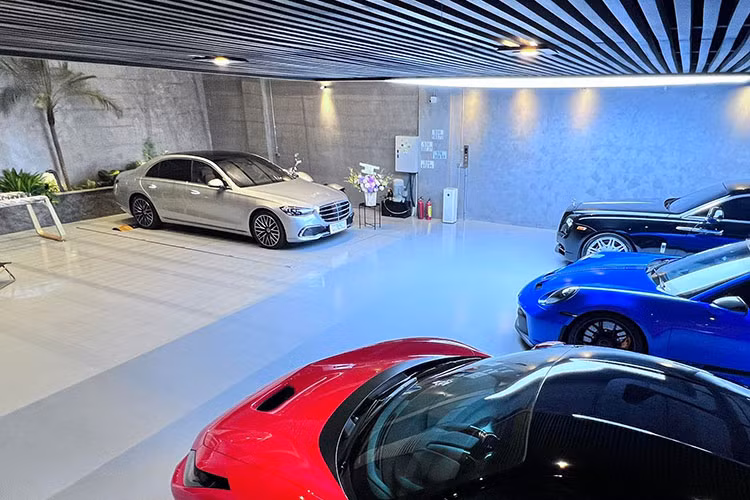 Đàm Thu Trang và Cường "Đô-la" sẽ có những giờ trải nghiệm sau vô lăng xe Mercedes-Benz S450 Luxury thế hệ mới rất thú vị đến từ khối động cơ máy xăng, dung tích 3.0 lít.