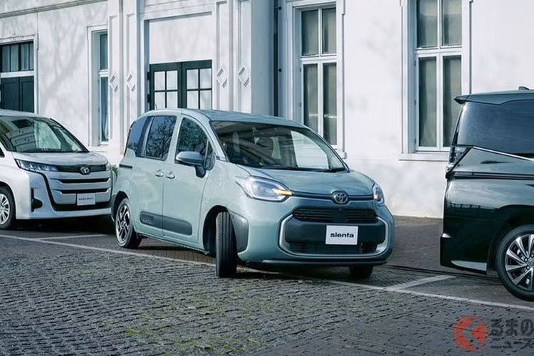 Giá xe Toyota Sienta 2023 ở thị trường nội địa dao động từ 1,95 - 3,108 triệu Yên (khoảng 333 - 531 triệu đồng). Sau Nhật Bản, mẫu MPV cỡ nhỏ này dự kiến sẽ tiếp tục ra mắt thị trường Đông Nam Á, cụ thể là Thái Lan và Indonesia.