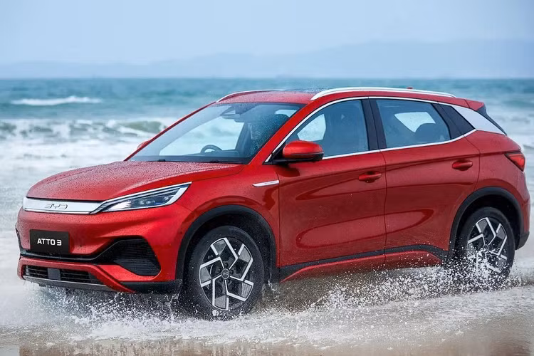 Hiện chưa rõ sau Thái Lan, BYD có bán xe ở Việt Nam hay không. Chỉ biết rằng, vào hồi tháng 5 năm nay, BYD cũng đã đăng ký bảo hộ kiểu dáng công nghiệp cho 2 mẫu ôtô tại Việt Nam. 2 mẫu xe này được dự đoán là BYD Destroyer 05 và Cruiser 05. Do đó, rất có thể trong thời gian tới, BYD cũng sẽ ra mắt thị trường Việt Nam.