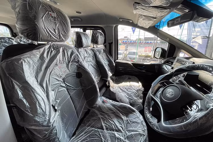 Kích thước này tương đương với mẫu Hyundai Starex 9 chỗ (hay còn gọi là H1) với kích thước (DxRxC) lần lượt: 5.125 x 1.920 x 1.925mm &amp; chiều dài cơ sở 3.200mm.