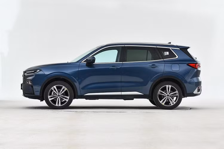 Cuối cùng là gói công nghệ an toàn chủ động Ford Co-Pilot360, bao gồm những tính năng như hệ thống kiểm soát hành trình thích ứng ACC, phanh khẩn cấp tự động AEB, hỗ trợ giữ làn đường LKA, hỗ trợ lái xe khi tắc đường, cảnh báo va chạm phía trước, cảnh báo chệch làn đường, cảnh báo điểm mù và cảnh báo phương tiện cắt ngang khi lùi.