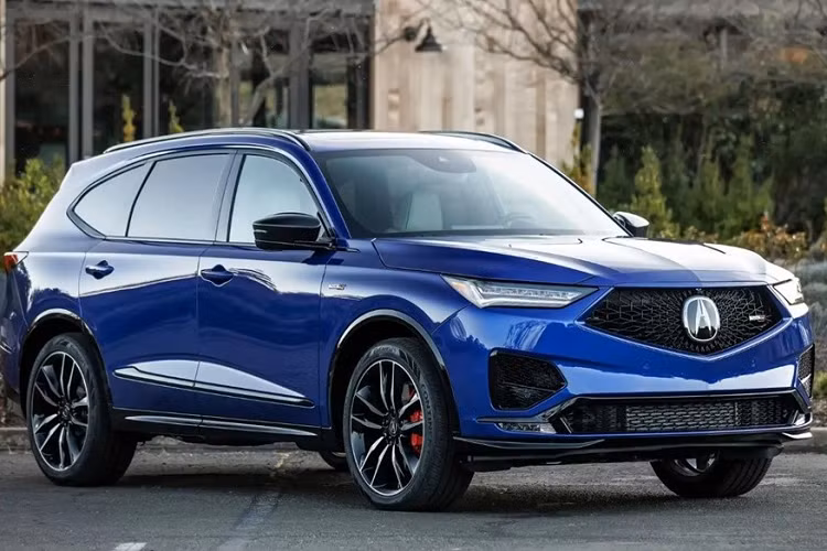  Acura MDX Type S: 8,9/10 Acura MDX Type S là mẫu Crossover thể thao đầy tính thực dụng. Động cơ của xe là cỗ máy V6, 3.0L tăng áp, cho công suất tối đa 355 mã lực. Đi kèm là hệ dẫn động 4 bánh toàn thời gian. Tính thể thao và trải nghiệm lái của mẫu xe này được đánh giá là thú vị hơn so với những người anh em khác của mình. Acura MDX TypeS còn sở hữu ứng dụng hệ thống treo khí nén bốn góc và ghế massage đầu tiên của Acura. Đây cũng là chiếc SUV sang trọng nhất toát lên được vẻ thể thao mà nhà sản xuất Acura từng chế tạo