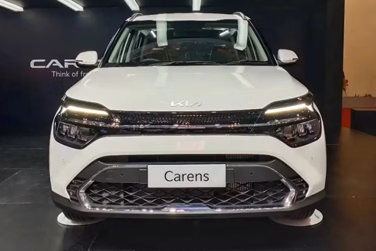 Kia Carens 2022 sap ve Viet Nam, gia dat hon ca Mitsubishi Xpander?-Hinh-2