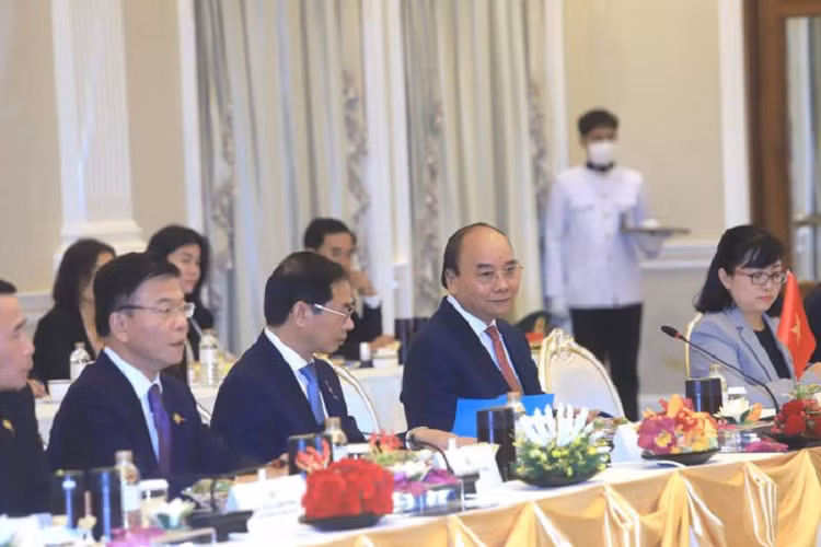 Thủ tướng Thái Lan chủ trì lễ đón Chủ tịch nước Nguyễn Xuân Phúc và phu nhân - Hình 6 Thu tuong Thai Lan chu tri le don Chu tich nuoc Nguyen Xuan Phuc va phu nhan-Hinh-6