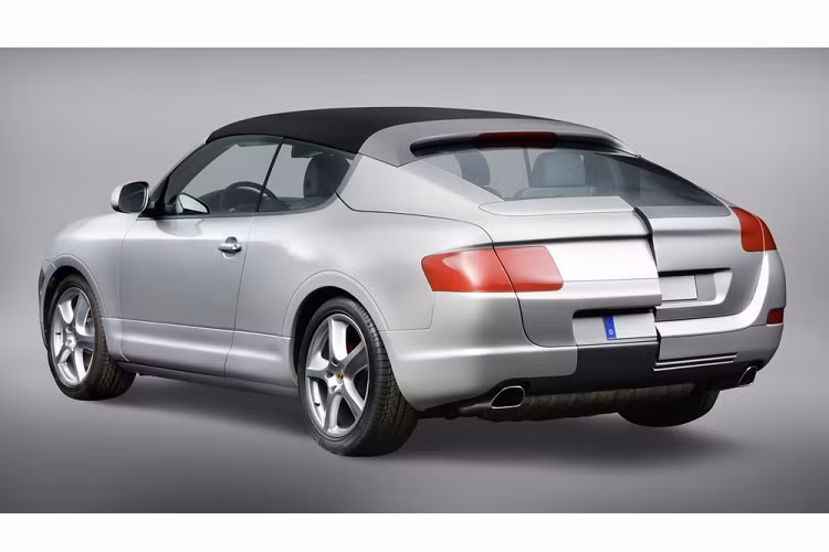 Ngoài mui trần, hãng Porsche còn thử nghiệm cả biến thể SUV lai Coupe và phiên bản kéo dài với nội thất 3 hàng ghế của Cayenne thế hệ thứ nhất. Hiện nay, vẫn còn một chiếc Cayenne Convertible đang được trưng bày trong bảo tàng Porsche ở Đức.