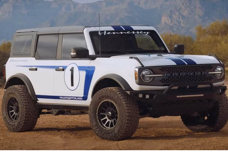 Vào hồi cuối tháng 1/2022, Hennessey đã giới thiệu phiên bản Bronco Raptor của riêng mình với gói độ nâng tầm hiệu suất cùng khả năng off-road. Với tên gọi chính thức là Ford Bronco VelociRaptor 400 mới, bản độ này đi theo cách tiếp cận tương tự của Hennessey Performance với F-150 Venom và Mustang Legend Edition.