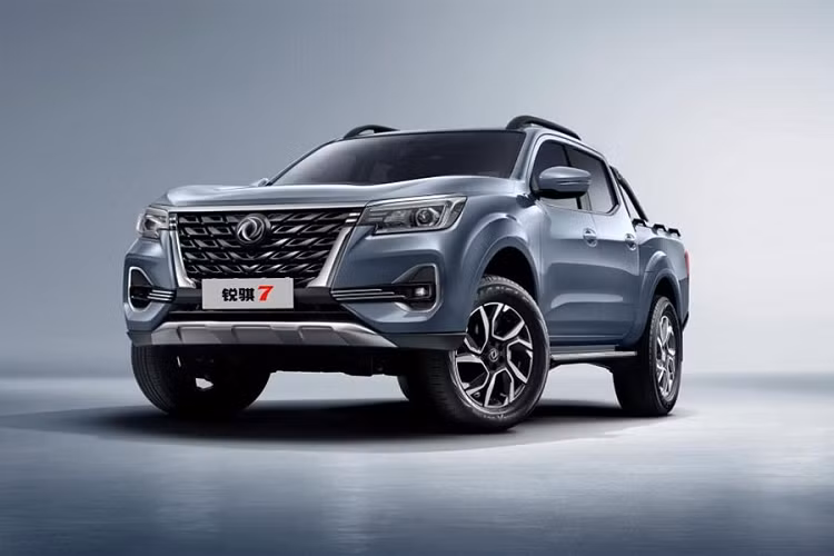 Việc các hãng xe phát triển những mẫu ôtô dành riêng cho thị trường tỷ dân Trung Quốc đã không còn là chuyện hiếm gặp. Hãng Nissan đến từ Nhật Bản cũng là một trong số đó. Mới đây, hãng Nissan đã vén màn mẫu xe bán tải mang tên Ruiqi 7 tại Trung Quốc. Ruiqi 7 về cơ bản chính là phiên bản đổi tên và cải tiến thiết kế của mẫu xe bán tải toàn cầu Nissan Navara.