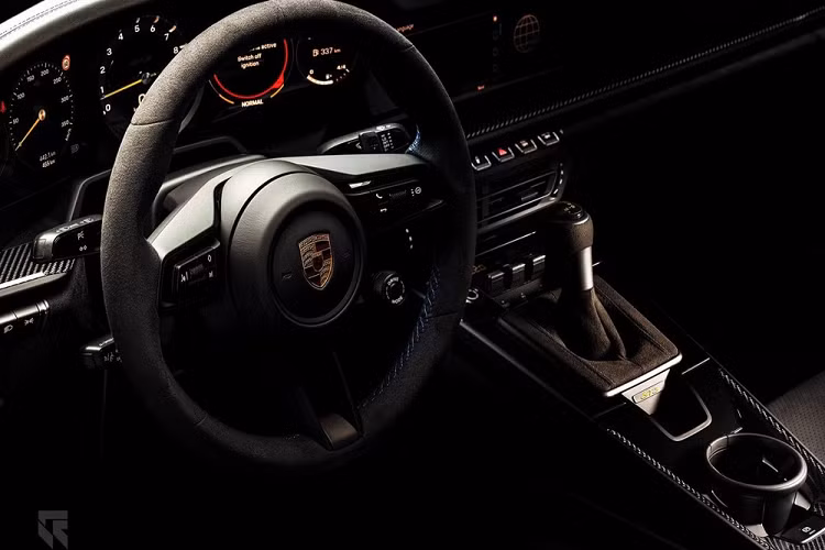 Về Porsche 911 GT3 thế hệ 992, điều làm nên sự hấp dẫn của mẫu xe đua đường phố khiến Cường Đô la phải sở hữu bằng được và còn mang xe đi "phượt" Sài Gòn - Đà Lạt trong tháng 6 vừa qua chính là việc xe được trang bị động cơ 6 xi-lanh hút khí tự nhiên.