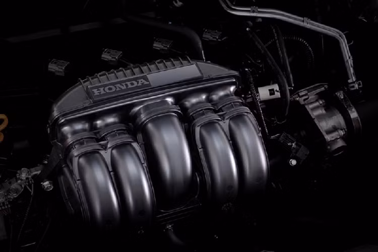 Honda BR-V thế hệ mới sử dụng động cơ 4cyl dung tích 1.5L hút khí tự nhiên, cam đôi DOHC, công nghệ i-VTEC, sản sinh công suất tối đa 119 mã lực tại 6.600 vòng/phút và mô-men xoắn cực đại 145Nm tại 4.300 vòng/phút.