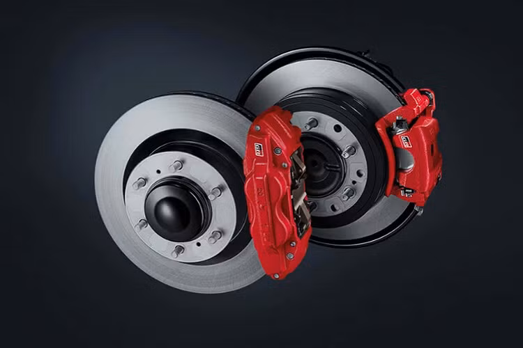 Hệ thống thông tin giải trí của Toyota Fortuner GR Sport 2023 mới sử dụng màn hình cảm ứng 9 inch, hỗ trợ kết nối Apple CarPlay và Android Auto. Hệ thống âm thanh JBL Premium Audio 11 loa.