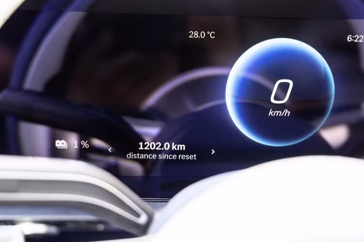 Thông số cụ thể về viên pin được trang bị của Mercedes-Benz Vision EQXX hạng sang không được công bố, tuy nhiên hãng cũng cho biết chiếc xe sở hữu bộ pin có dung lượng nhỏ hơn 100 kWh và có mật độ năng lượng ít hơn 50% và nhẹ hơn 30% so với bộ pin ở xe EQS.