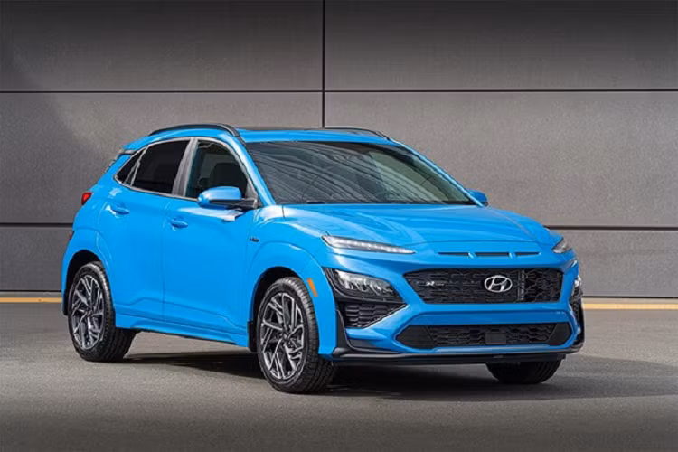 Kona EV có thể có gói pin 64,8 kWh cung cấp năng lượng cho động cơ điện 201 mã lực. Điều này có thể cung cấp cho chiếc xe Kona thế hệ mới một phạm vi hoạt động khoảng 407 km rồi mới sạc đầy pin.