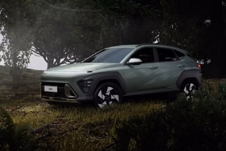 Được biết, Hyundai Kona thế hệ thứ 2 sẽ được bán ra với các phiên bản là ICE, hybrid, EV và N-Line.. Hiện không rõ là Hyundai Việt Nam đã có kế hoạch nào mang Kona 2023 về nước giới thiệu hay chưa nhưng Creta đang bán trong nước đang là rào cản để Kona xuất hiện.