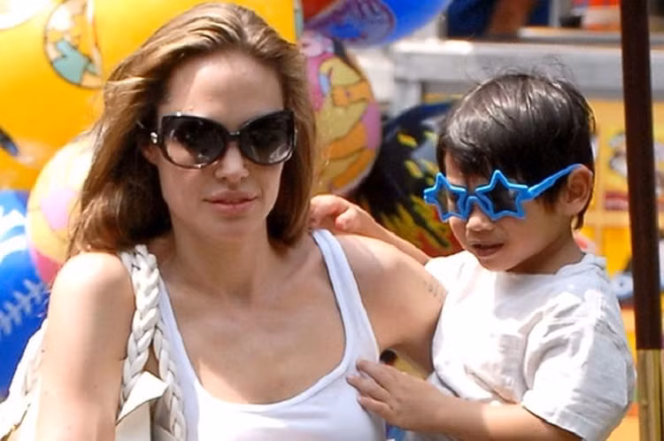 Sau hon 15 nam Angelina Jolie nhan nuoi cau be nguoi Viet Nam Pax Thien