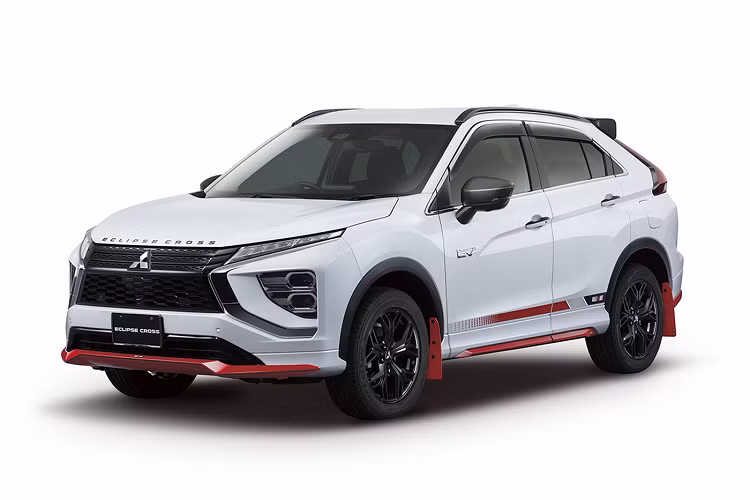 Bắt đầu với các mẫu xe mang thương hiệu Ralliart của Mitsubishi, những mẫu xe được đem tới Auto Salon 2022 lần này bao gồm Vision Ralliart Concept. Đây là một mẫu SUV tập trung vào hiệu suất được thiết kế dựa trên Outlander PHEV. Mitsubishi cũng giới thiệu bộ trang trí “Ralliart Style” dành cho các mẫu xe như Eclipse Cross và Outlander với hàng loạt phụ kiện của Ralliart, đem đến cho những mẫu xe này một diện mạo mới khác biệt, thể thao hơn.
