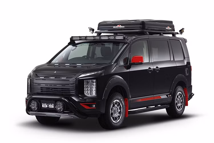 Tuy nhiên, cho dù mang trên mình nhãn hiệu Ralliart nhưng trên thực tế, thương hiệu không can thiệp vào nâng cấp hiệu năng của xe. Thương hiệu còn mang tới những mẫu xe được trang bị các nâng cấp giúp xe vượt địa hình là mẫu xe Outlander Wild Adventure Style và Delica D:5 Tough x Tough được trang bị các phụ kiện tập trung việc vượt địa hình và cắm trại.