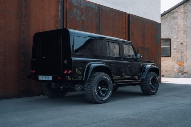 Mức giá xe Land Rover Defender độ Ares Design sẽ từ 250.000 USD.