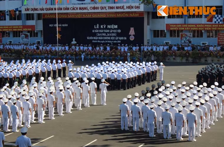 Chiều qua (24/4), tại TP Nha Trang (Khánh Hòa), Học viện Hải quân tổ chức Lễ kỷ niệm 60 năm ngày thành lập trường (26/4/1955 – 26/4/2015) và vinh dự đón nhận Huân chương Độc lập Hạng 3. Ảnh: Quang cảnh Lễ kỷ niệm 60 năm ngày thành lập Học viện.