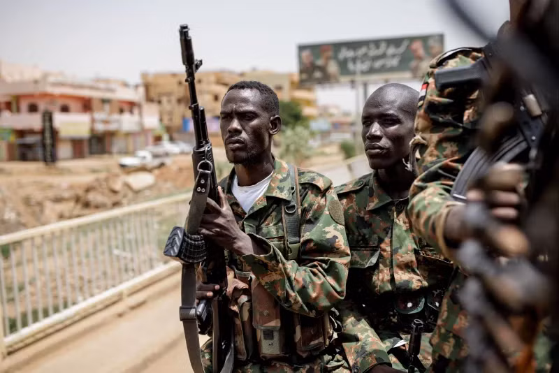 Binh lính Lực lượng vũ trang Sudan di chuyển đến Khartoum ở Omdurman ngày 7/9/2024. Ảnh: NPR.