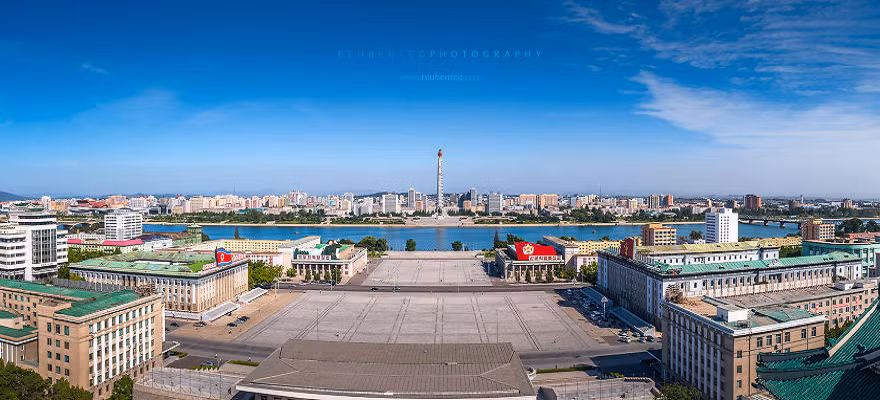 Trong ảnh là tháp Juche và Quảng trường Kim Il Sung ở thủ đô Bình Nhưỡng của Triều Tiên. (Nguồn ảnh: BP/Reubenteo.com)