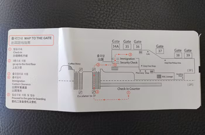 Các sân bay ở Seoul cung cấp bản đồ đến cổng lên máy bay ở mặt sau thẻ lên máy bay của bạn.