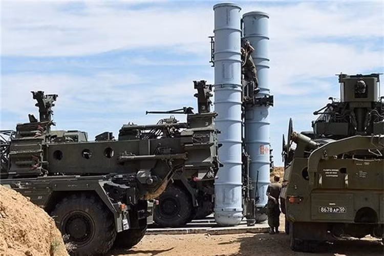 Nhưng kể cả thông tin mà phía Syria đưa ra là chính xác thì thành tích tiêu diệt 2 tên lửa trong số hàng chục quả đạn bị bắn đi, không gây thiệt hại cho máy bay đối phương vẫn bị xem là quá nghèo nàn.