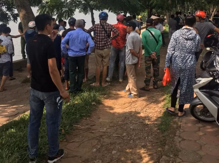Phat hien mot thi the nam gioi noi tren ho Linh Dam