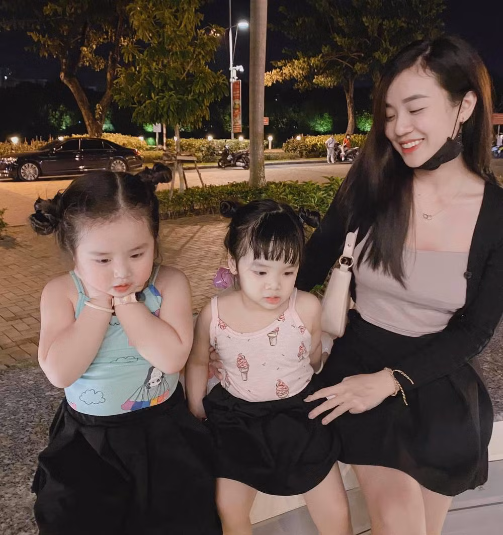Dù không còn là vợ chồng, Cindy Lư và Hoài lâm vẫn trò chuyện, trao đổi với nhau về việc nuôi dạy các con. Bên cạnh đó, cả hai cũng không ít lần chia sẻ, nói tốt về người cũ. Ảnh: Tổng hợp