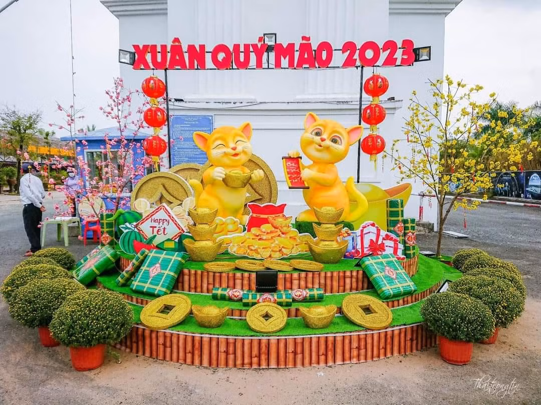 Tượng mèo năm Qúy Mão ở Cà Mau được khen vì ngoại hình đáng yêu. Ảnh: Nguyễn Khánh Duy