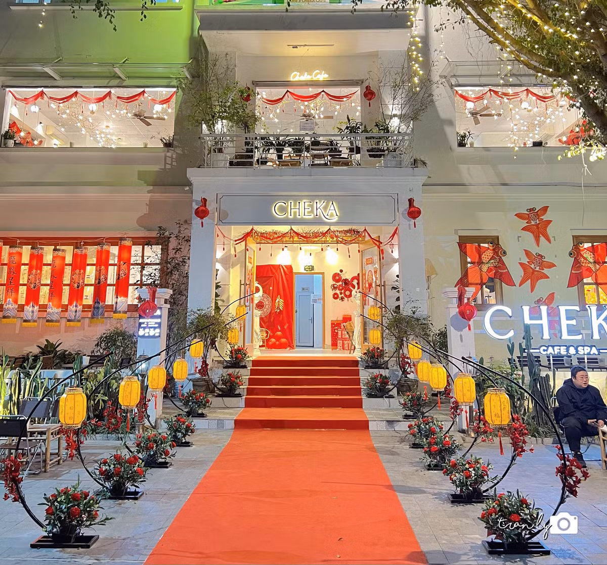 Tết Nguyên đán 2023 này, quán cà phê Hà Nội này decor nhiều góc sống ảo xinh thu hút nhiều bạn trẻ tìm đến check-in. Ảnh: Cheka Cafe