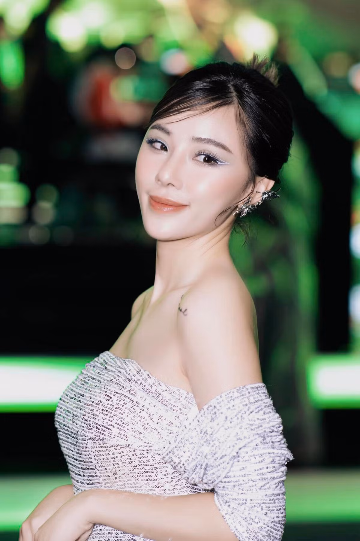Ngoài Thảo Trang, nữ MC Minh Anh cũng là nhân vật được báo chí Thái Lan ca ngợi khi hoạt động trong làng thể thao điện tử.