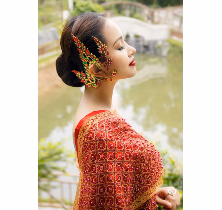 Ở thời điểm hiện tại sau khi sinh con thứ 2 Vân Hugo được khen ngày càng đẹp mặn mà. Ảnh: Tổng hợp