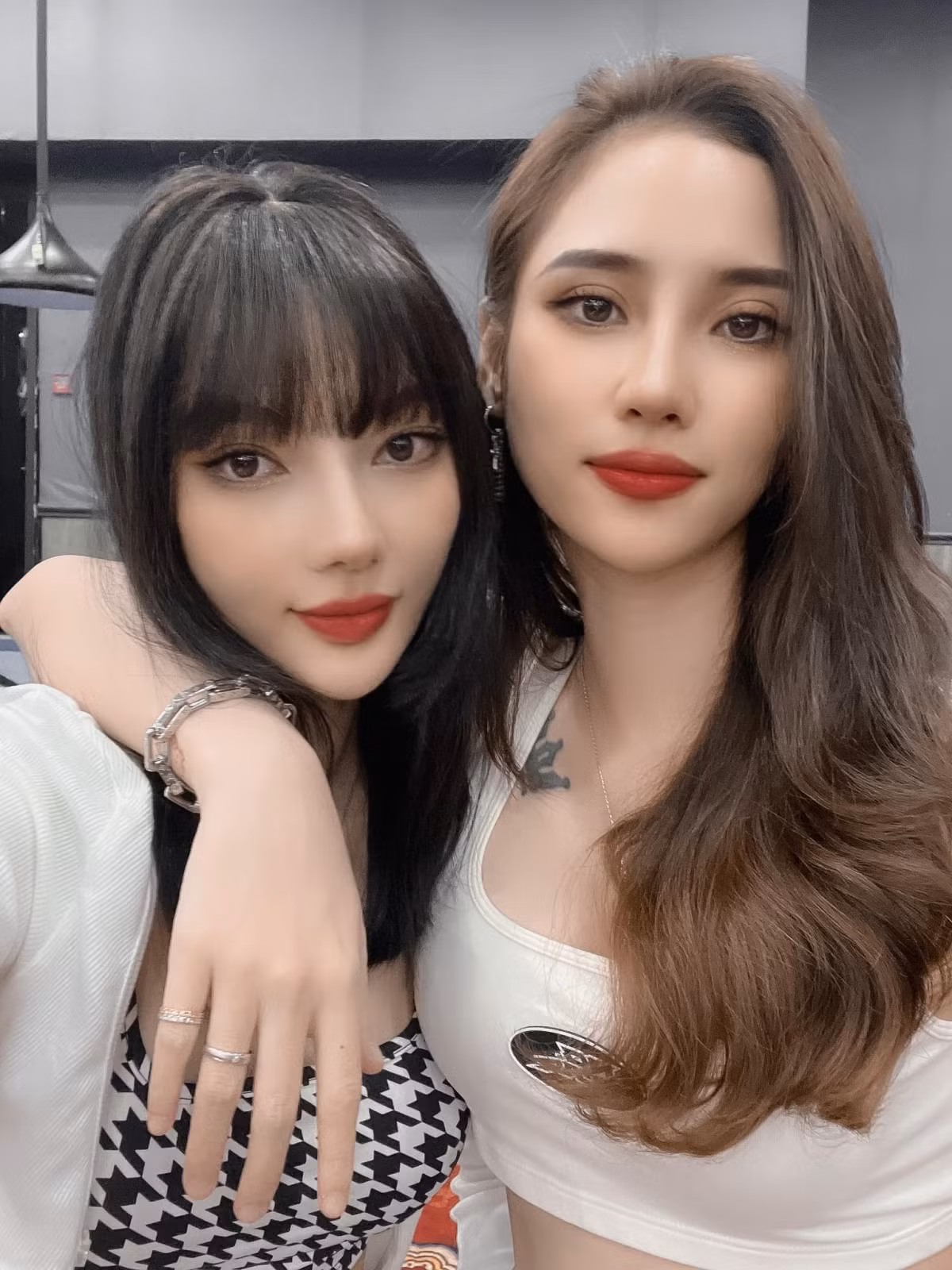Gần đây, cặp đôi chia sẻ đã chính thức về chung một nhà trên trang cá nhân, thông tin thu hút hơn 10.000 lượt yêu thích cùng hàng trăm bình luận chúc mừng.