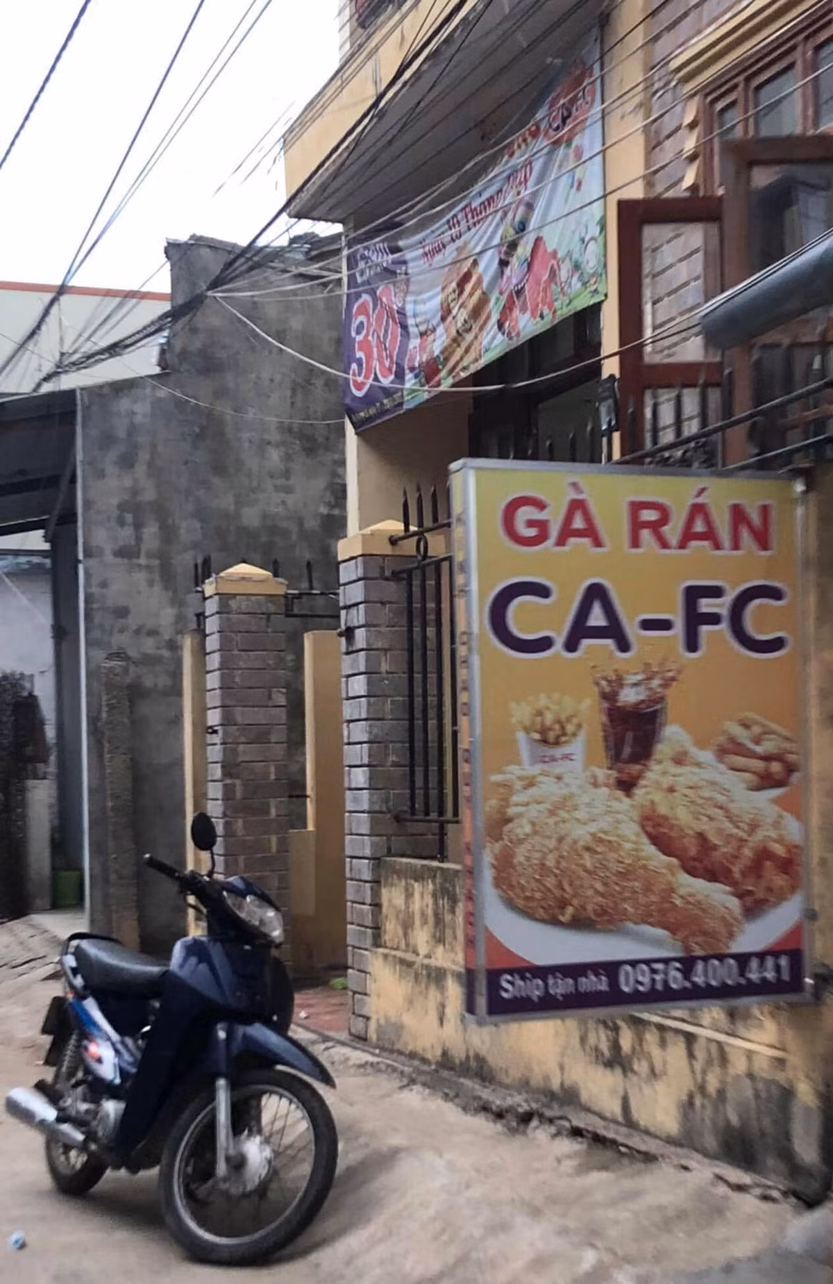 Phiên bàn gà rán nghe quen mà sao lạ thế nhỉ, không biết chất lượng có giống nhau hay không?