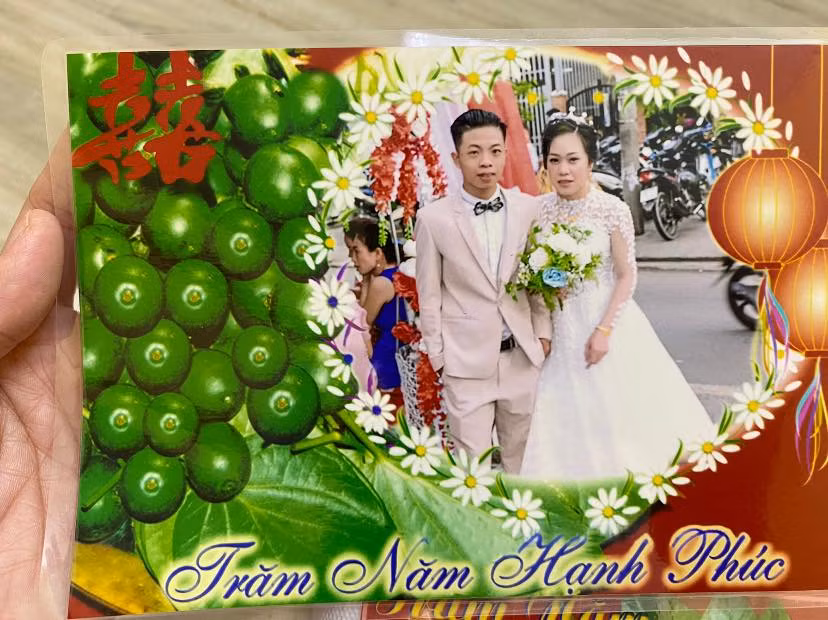 Dù được chụp ở thời điểm 2019 máy móc đã tiến bộ nhưng bộ ảnh cưới lại không mang nét trẻ trung hiện đại mà lại đậm chất truyền thống. Ảnh: Huỳnh Hoa/Bao Lâu Chia Tay