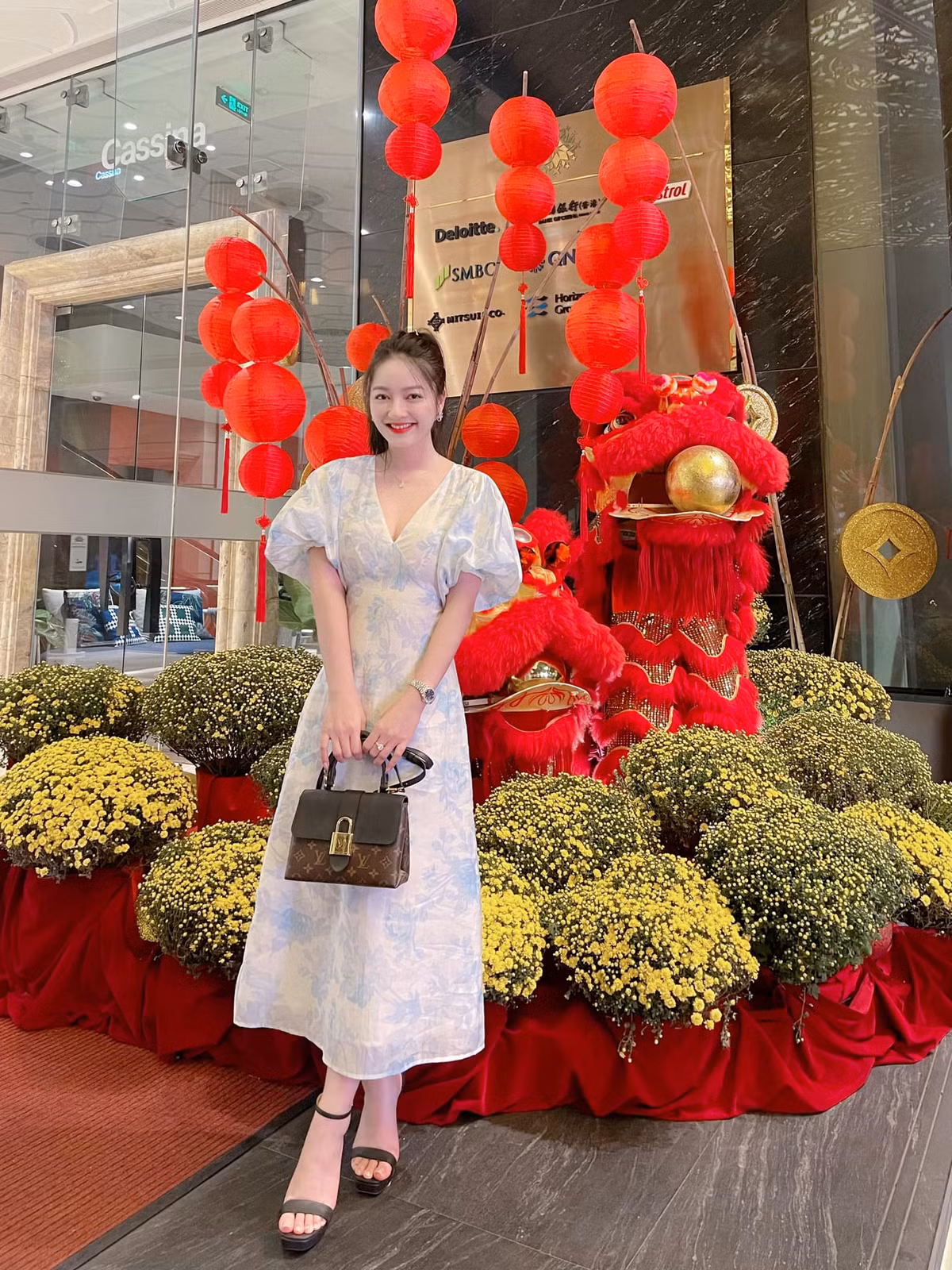 Hot girl Sài thành này sở hữu chiều cao 1m65 cùng số đo 3 vòng ấn tượng: 85-63-90 (cm).