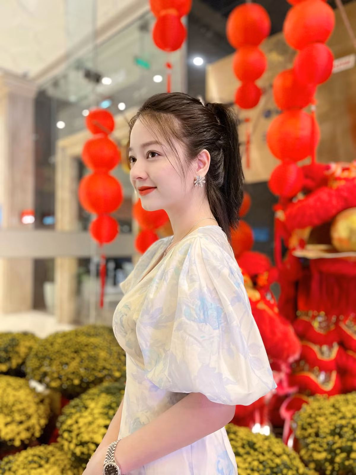 Nhờ lợi thế ngoại hình đẹp, gái xinh từng giành giải Á khôi 1 cuộc thi Duyên dáng sinh viên Việt Nam.