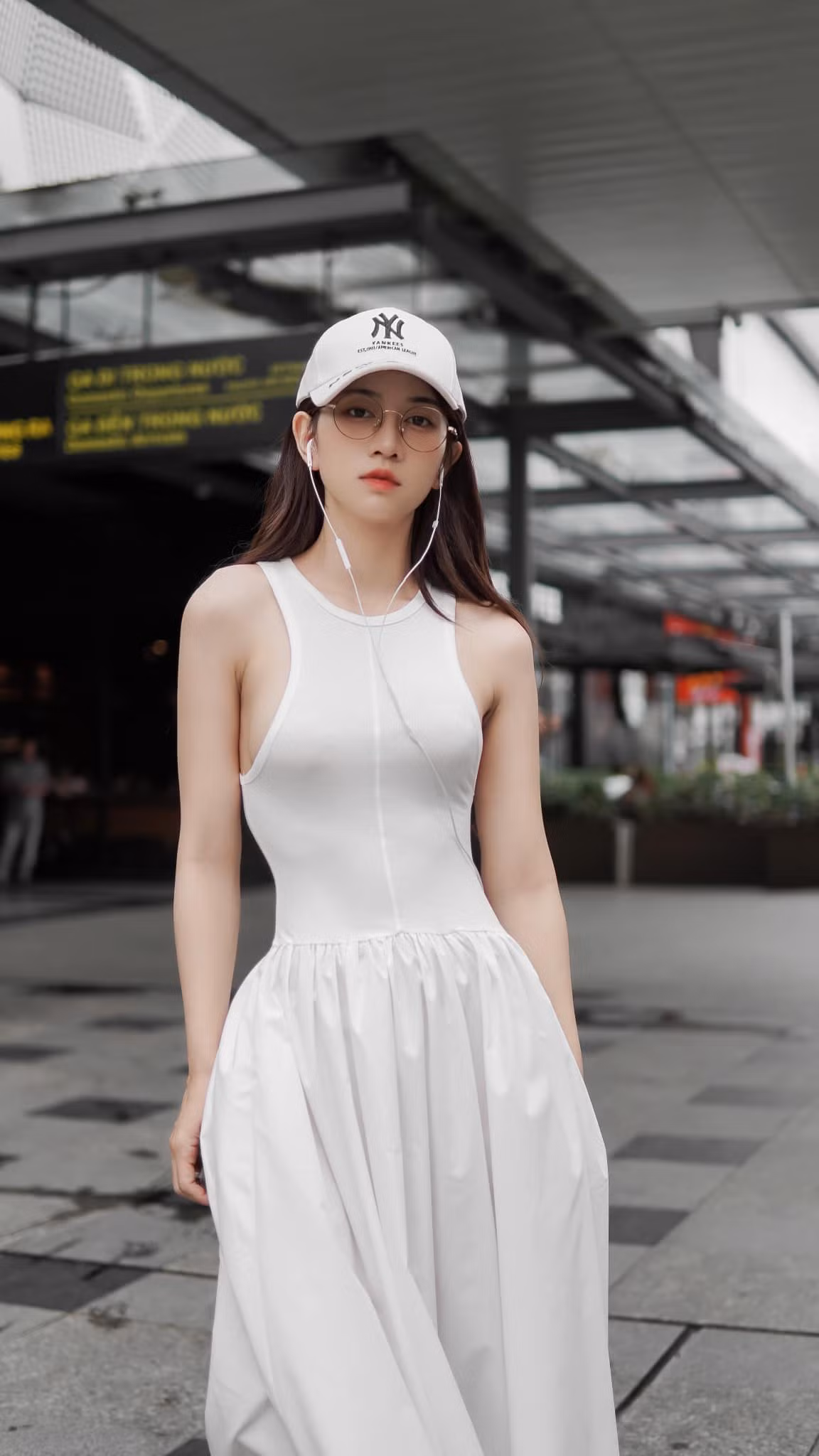 Tuy nhiên thời gian gần đây, Lê Bống đã xóa bỏ hoàn toàn những hình tượng tiêu cực trước kia, chia sẻ những thông điệp cũng như hoạt động tích cực đến với cộng đồng.