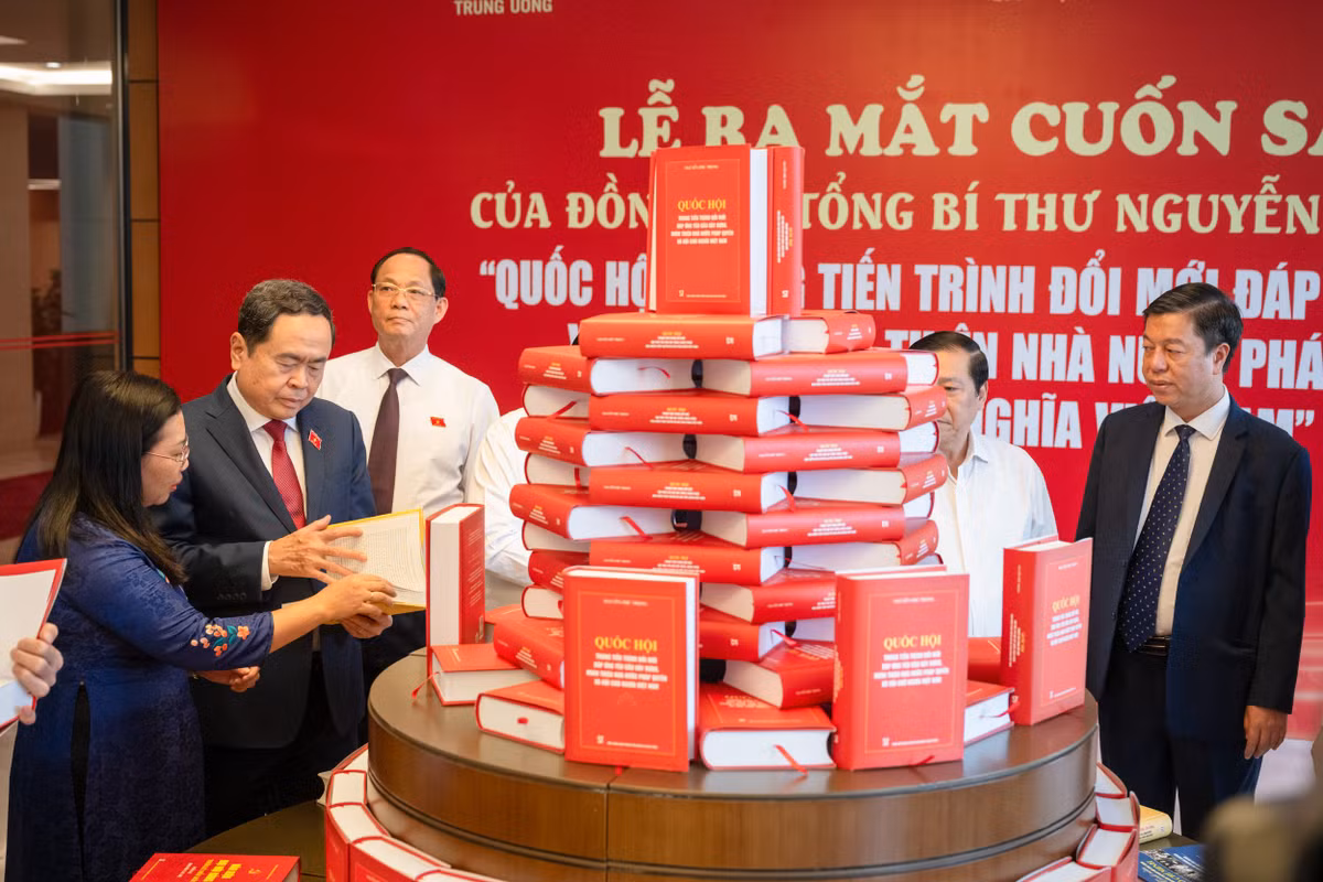 Ra mat cuon sach cua Tong Bi thu Nguyen Phu Trong ve Quoc hoi trong tien trinh doi moi-Hinh-2