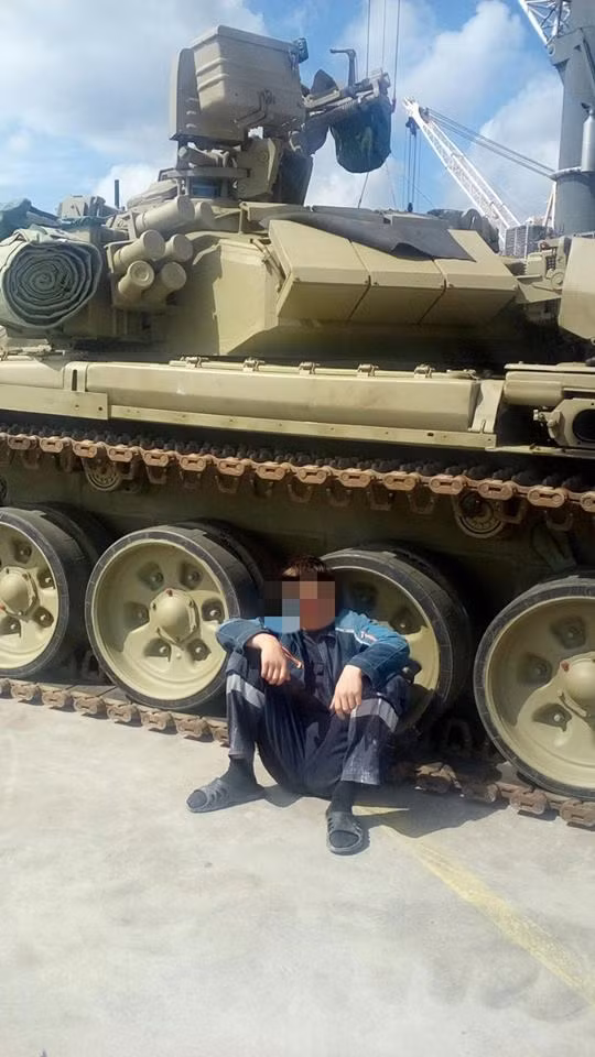Đáng lưu ý, các nguồn tin cho biết, lô xe tăng T-90SA lần này được trang bị hệ thống phòng vệ chủ động Shtora hoàn thiện với đèn nhiễu OTShU-1-7.