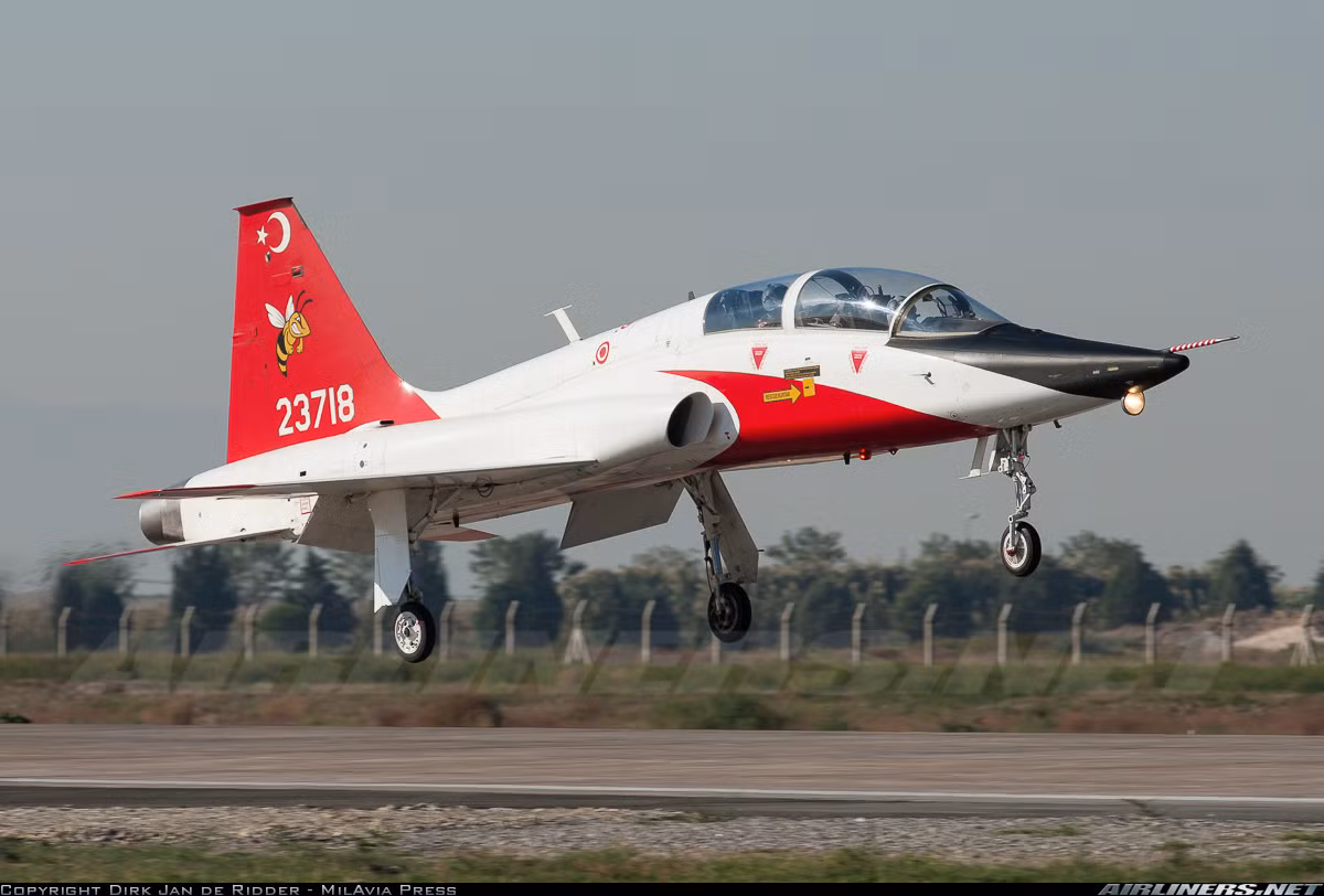 T-38M Talon. Máy bay huấn luyện nâng cao. 33 chiếc đang hoạt động trong Không quân Thổ Nhĩ Kỳ.