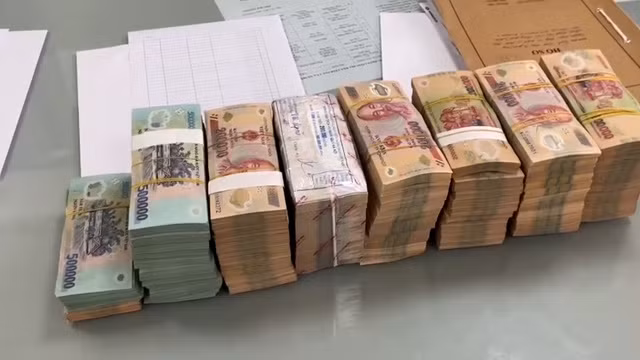 Điều tra mở rộng vụ án, ngoài các bị hại trên, Lan còn cầm tiền của 7 người ở Bắc Ninh với tổng số tiền hơn 12 tỷ đồng để đi xin việc hộ các bị hại. Tại cơ quan điều tra, Lan thừa nhận số tiền đó đã chi dùng hết cho mục đích cá nhân. Tính đến ngày 28/10/2021, Cơ quan Cảnh sát điều tra Công an quận Bắc Từ Liêm đã xác định đối tượng Lan lừa đảo chiếm đoạt tổng số tiền gần 20 tỷ đồng của nhiều bị hại trên phạm vi toàn quốc.