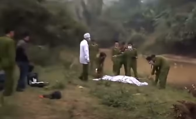 Nạn nhân được xác định là chị Nguyễn Thị Thu Hường (SN 1983, trú tại phường Nguyễn Thái Học, TP Yên Bái). Hường đến tạm trú tại xã Khánh Hòa từ tháng 9/2014, làm nghề thu mua củ sắn tươi. 